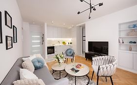Pulawska Residence Mokotów 2-bedroom&living room, balcony&free parking on site